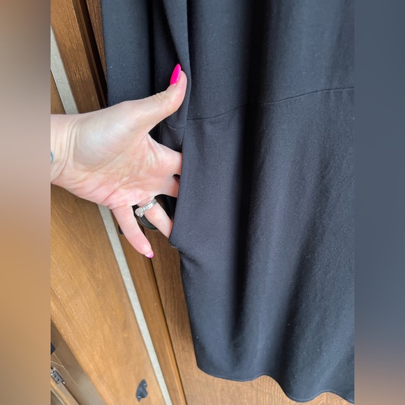 Eileen Fisher Black Long Sleeve Crewneck Viscose
Dress with Pockets Size medium - Picture 8 of 10